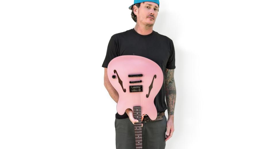 Tom DeLonge lanza su propia guitarra Starcaster junto a Fender