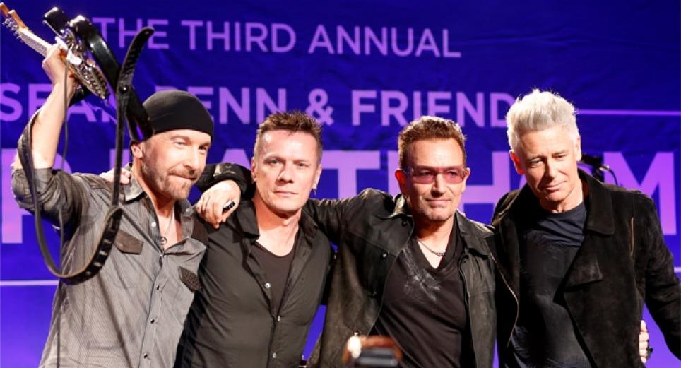 U2 sorprende con su primer concierto de 2014
